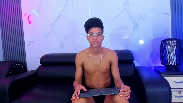 Snapshot of Kleyn_black chatting on 07.18.26 Kleyn black online show from 07.18.26