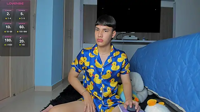Snapshot of Angel__TheKing chatting on 06.17.26 Angel TheKing online show from 06.17.26