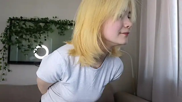 Snapshot of Emily_Miu chatting on 06.16.26 Emily Miu online show from 06.16.26