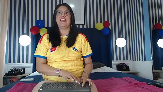 Snapshot of Sallydickinson chatting on 06.26.26 Sallydickinson online show from 06.26.26