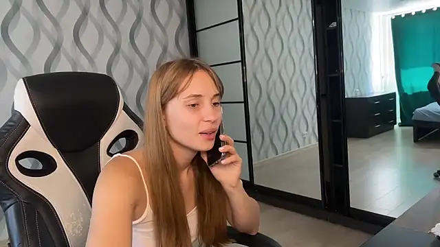 Snapshot of Miss_Luna_meow chatting on 06.21.26 Miss Luna meow online show from 06.21.26