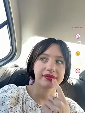 Snapshot of MiaZaya chatting on 06.19.26 MiaZaya online show from 06.19.26