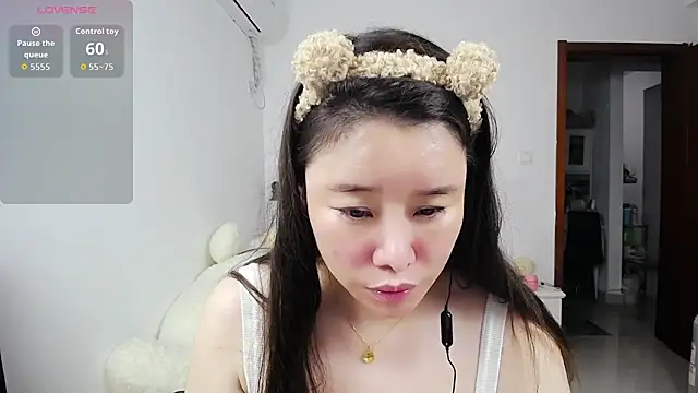 Snapshot of Xiao-yuo1 chatting on 06.17.26 Xiao-yuo1 online show from 06.17.26