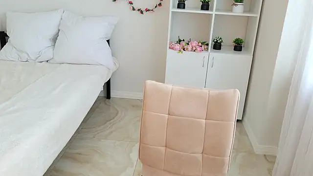 Snapshot of Mirabella_Flower chatting on 07.16.26 Mirabella Flower online show from 07.16.26