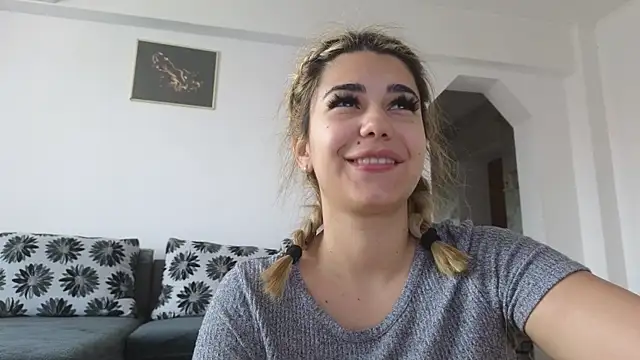 Snapshot of heysianna chatting on 06.29.26 heysianna online show from 06.29.26