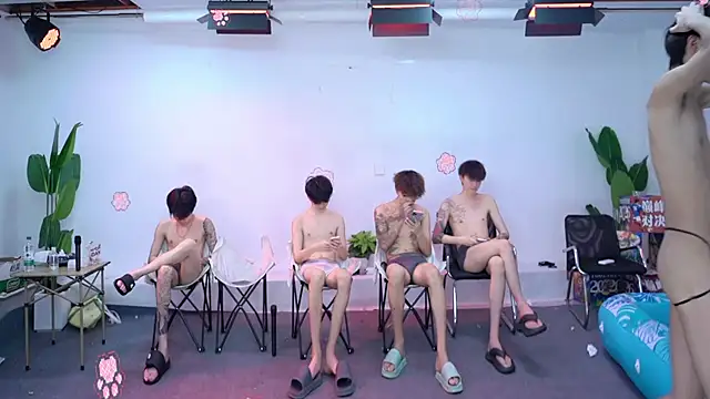 Snapshot of SOL-07 chatting on 07.30.26 SOL-07 online show from 07.30.26