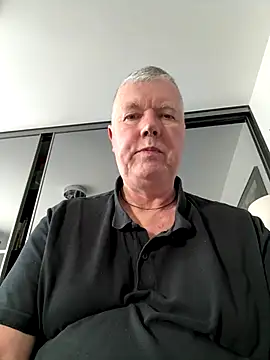 Snapshot of cumboy chatting on 11.04.25 cumboy online show from 11.04.25