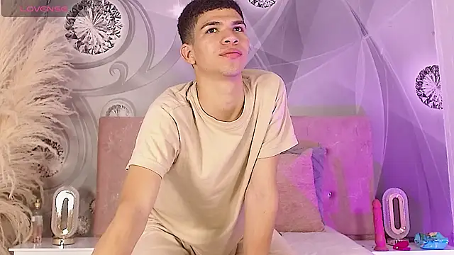 Snapshot of Dilan_Femboy chatting on 08.04.26 Dilan Femboy online show from 08.04.26