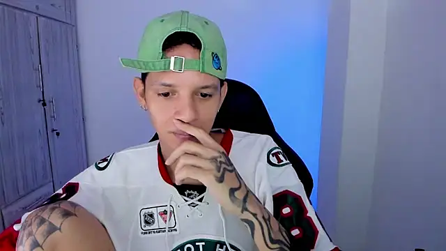 Snapshot of tylerrnova chatting on 06.26.26 tylerrnova online show from 06.26.26