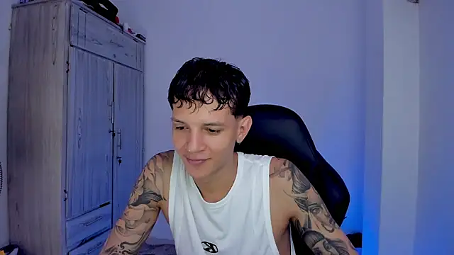 Snapshot of tylerrnova chatting on 08.01.26 tylerrnova online show from 08.01.26
