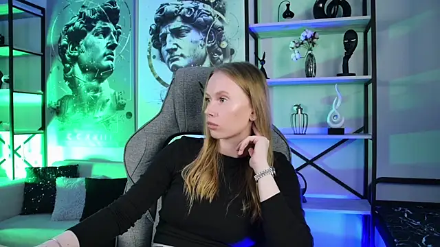 Snapshot of BellaRosewood chatting on 07.18.26 BellaRosewood online show from 07.18.26