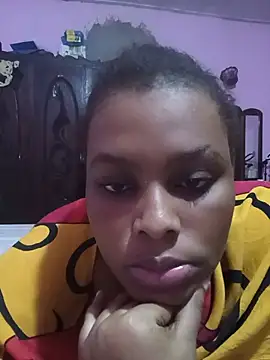 Snapshot of Queen-cute chatting on 06.19.26 Queen-cute online show from 06.19.26