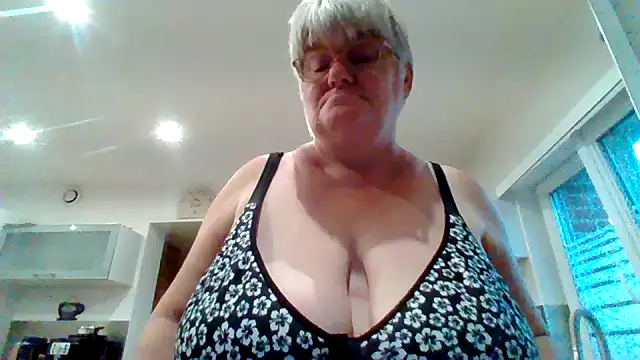 Snapshot of coquinesensuel chatting on 08.04.26 coquinesensuel online show from 08.04.26