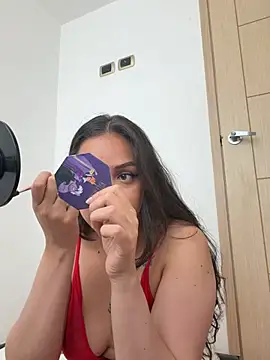 Snapshot of MilaHank chatting on 07.18.26 MilaHank online show from 07.18.26