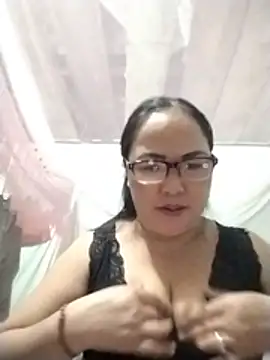 Snapshot of Naaya8109 chatting on 07.24.26 Naaya8109 online show from 07.24.26