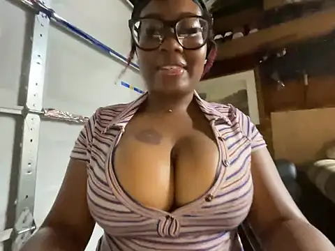 Snapshot of bighettobooty chatting on 07.23.26 bighettobooty online show from 07.23.26
