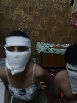 Snapshot of desi_housewife99 chatting on 07.27.26 desi housewife99 online show from 07.27.26
