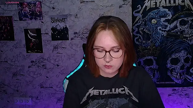 Snapshot of ASTRELIA chatting on 06.18.26 ASTRELIA online show from 06.18.26