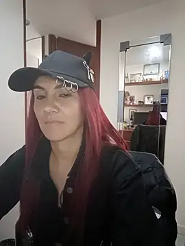 Snapshot of KataraDeLuxe chatting on 06.22.26 KataraDeLuxe online show from 06.22.26