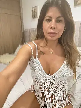 Snapshot of Valen_Milf4u chatting on 07.11.26 Valen Milf4u online show from 07.11.26