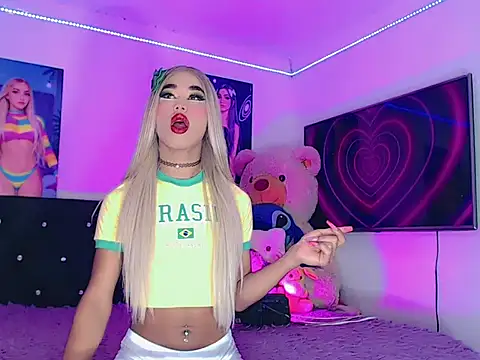 Snapshot of HeidiVanessa chatting on 06.19.26 HeidiVanessa online show from 06.19.26