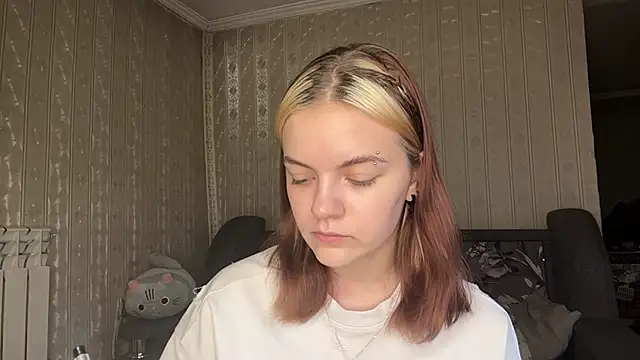 Snapshot of KimWarner chatting on 06.19.26 KimWarner online show from 06.19.26
