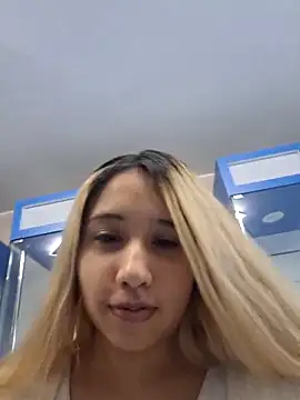Snapshot of Honeycitabomnita chatting on 06.19.26 Honeycitabomnita online show from 06.19.26