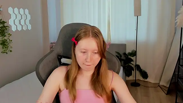 Snapshot of LiliTiny chatting on 08.02.26 LiliTiny online show from 08.02.26