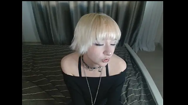 Snapshot of RoxyLien chatting on 06.21.26 RoxyLien online show from 06.21.26