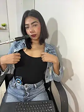 Snapshot of cherry_skinnyy_ chatting on 08.04.26 cherry skinnyy online show from 08.04.26
