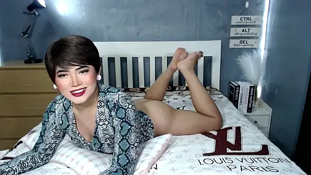 STUCK on YOU  online show from 10.05.25