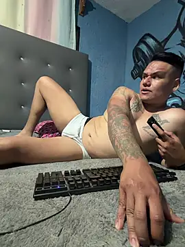 LatinoLeones online show from 08.08.26
