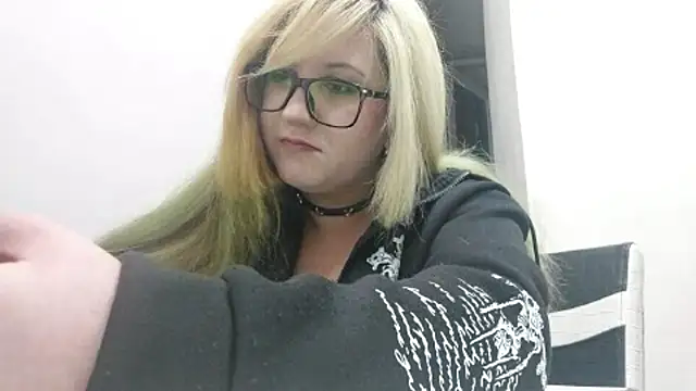 Snapshot of FeliniKatechini chatting on 06.29.26 FeliniKatechini online show from 06.29.26