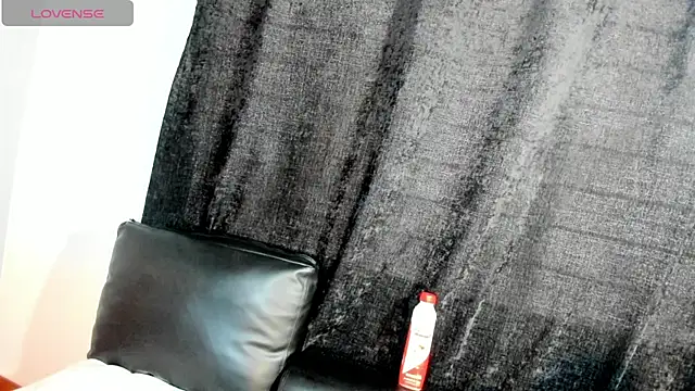 Snapshot of love_amor_ chatting on 04.23.26 love amor online show from 04.23.26