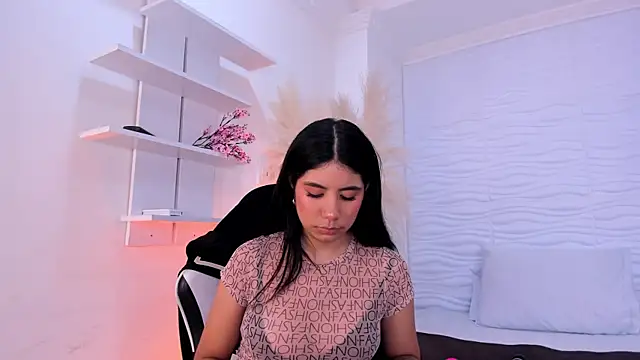 Snapshot of AylinLove_ chatting on 07.25.26 AylinLove online show from 07.25.26
