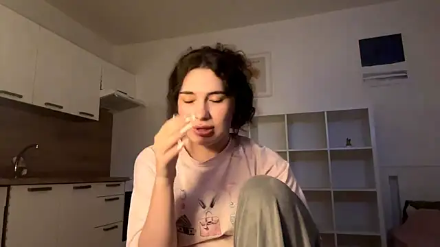 Snapshot of runawyin chatting on 07.18.26 runawyin online show from 07.18.26
