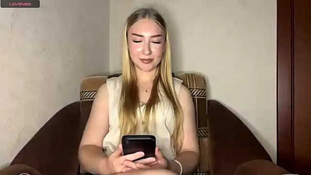 Snapshot of AlinaTeaseX chatting on 07.02.26 AlinaTeaseX online show from 07.02.26