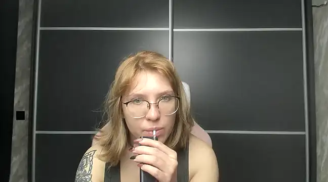 Reginasmilee online show from 02.08.25