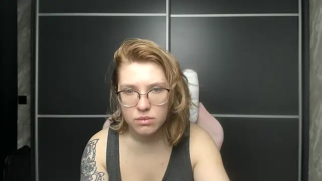 Reginasmilee online show from 02.10.25