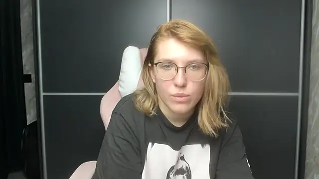 Reginasmilee online show from 02.11.25