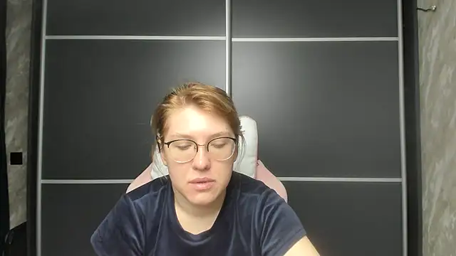 Reginasmilee online show from 02.12.25