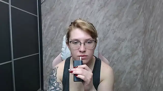 Reginasmilee online show from 02.15.25