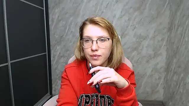 Reginasmilee online show from 02.19.25