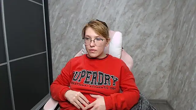 Reginasmilee online show from 02.19.25