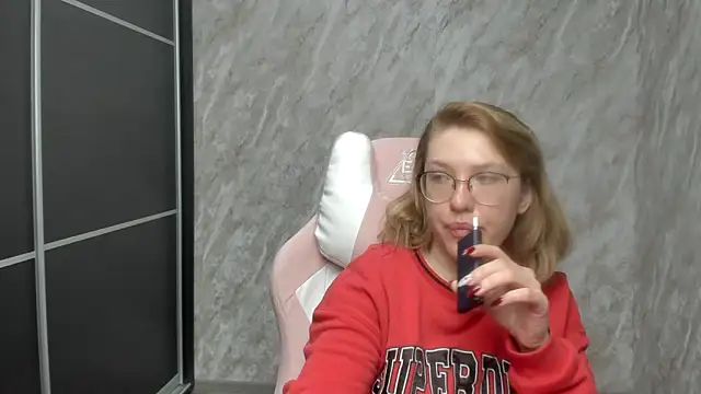 Reginasmilee online show from 02.26.25