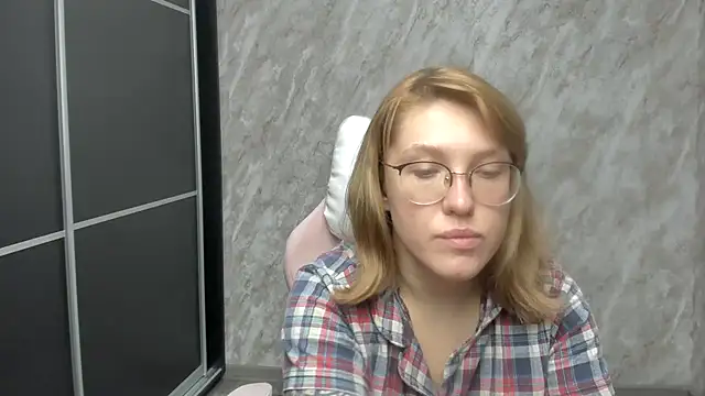 Reginasmilee online show from 03.02.25