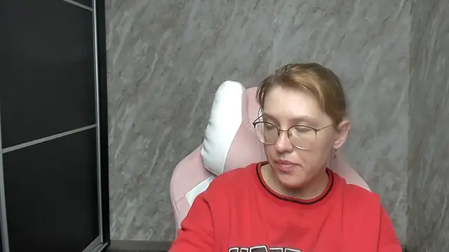 Reginasmilee online show from 03.05.25