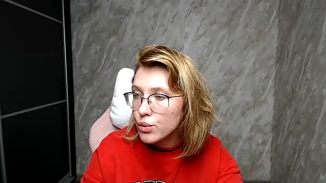 Reginasmilee online show from 03.05.25