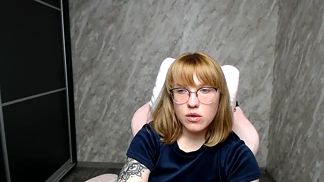 Reginasmilee online show from 03.05.25