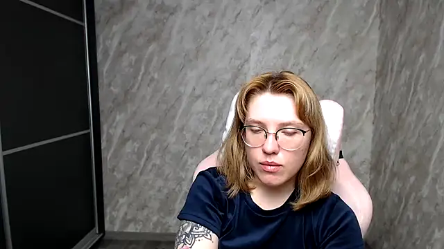 Reginasmilee online show from 03.06.25